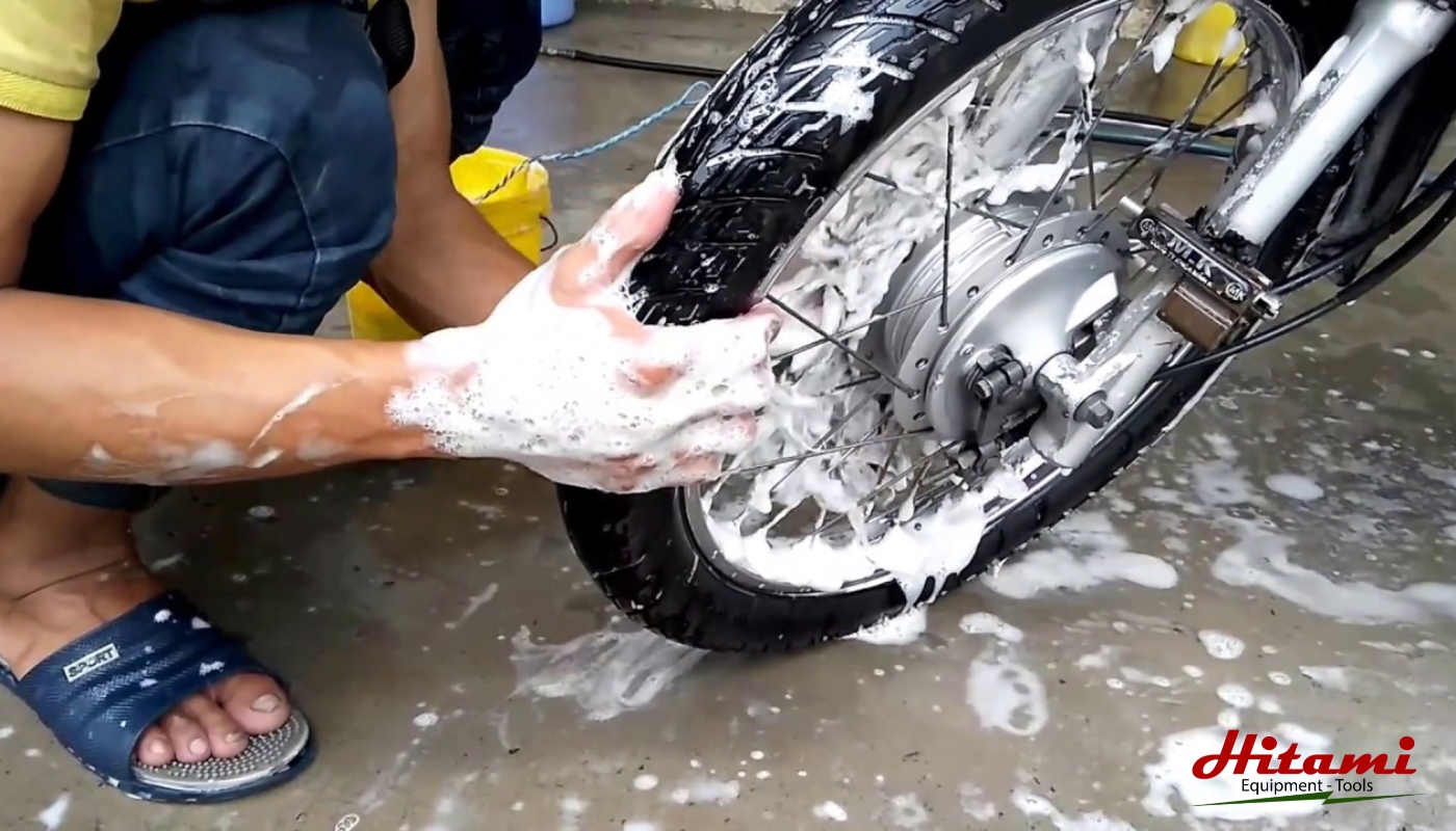 Cách rửa xe máy