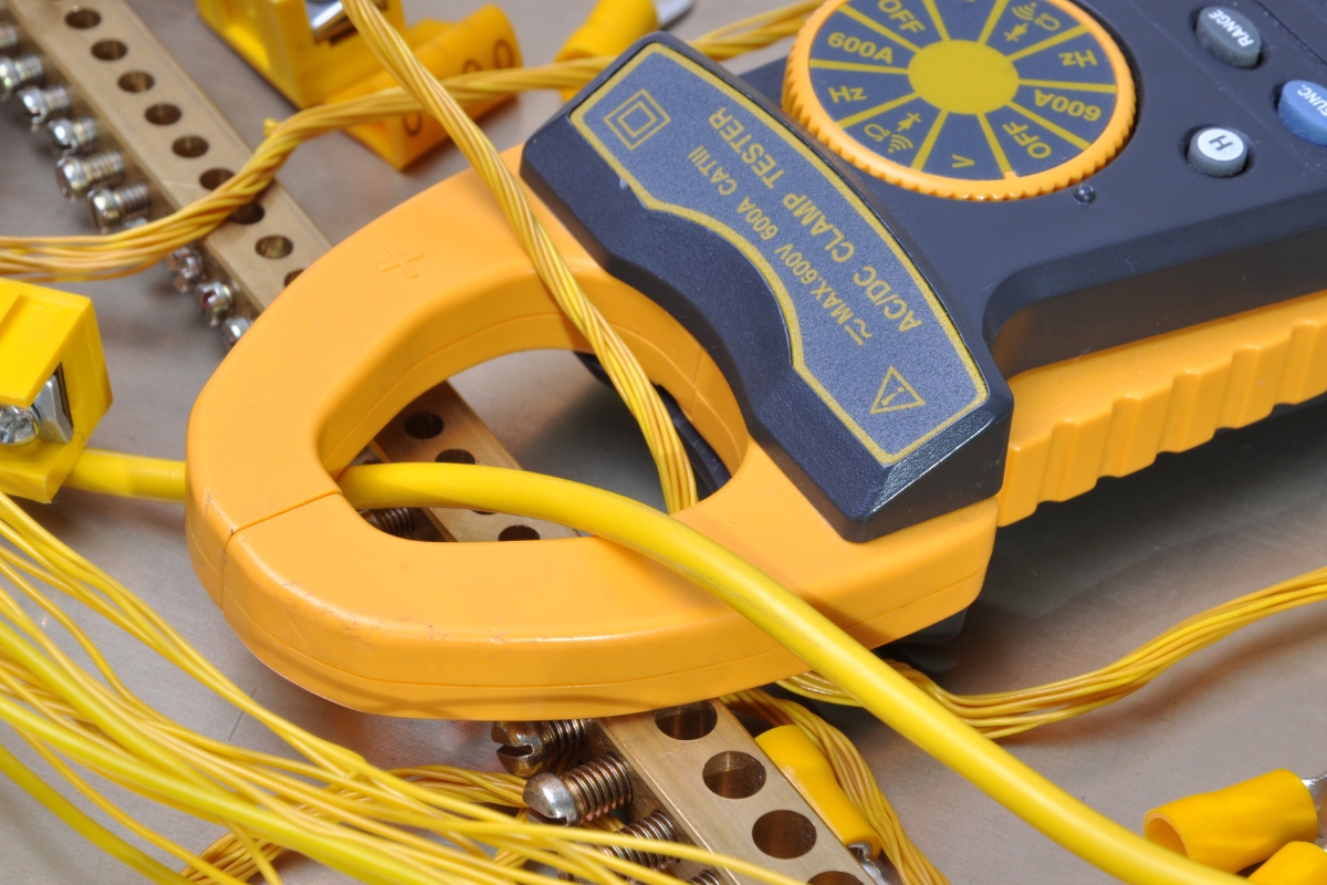 Hướng dẫn cách sử dụng ampe kìm cho người mới bắt đầu 5 Hướng dẫn kiểm tra điện trở, tụ điện, thông mạch bằng ampe kìm