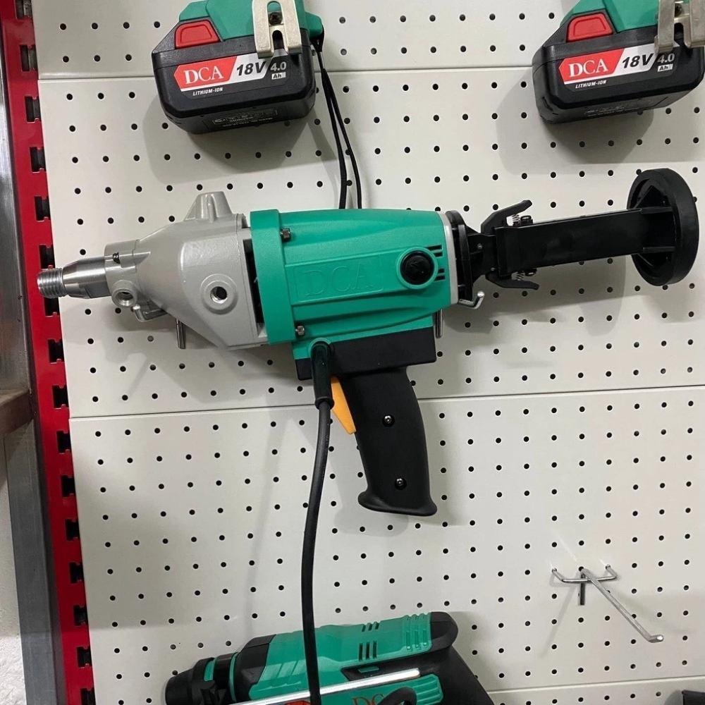 Máy khoan đá 90mm 1350W DCA AZZ90 2 AZZ90-2