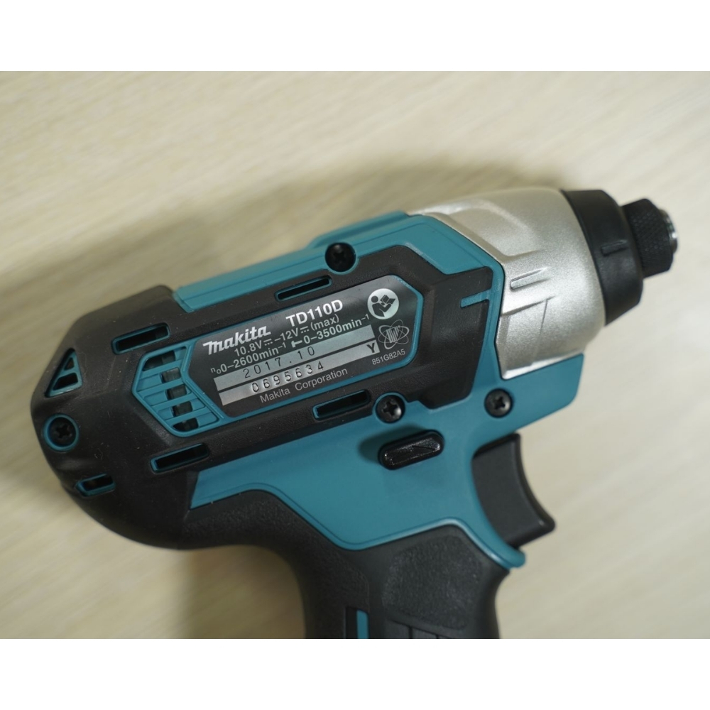 Máy bắt vít dùng pin 12V Max Makita TD110DSAE 4 TD110DSAE-4