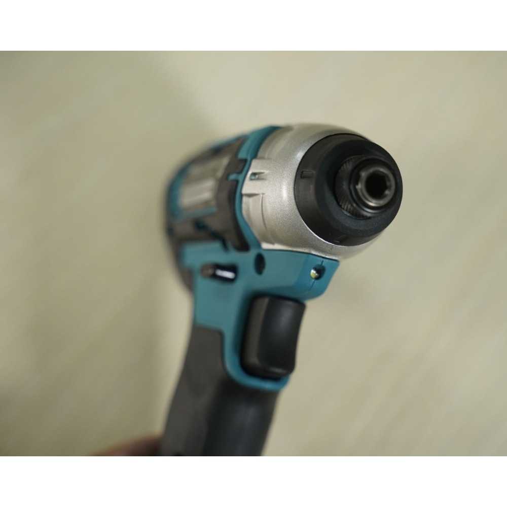 Máy bắt vít dùng pin 12V Max Makita TD110DSAE 5 TD110DSAE-5