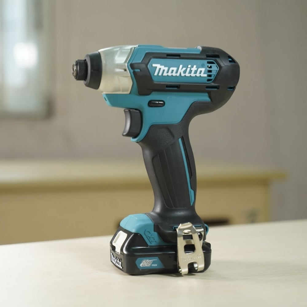 Máy vặn vít dùng pin 12V Max Makita TD110DSYE 2 TD110DSYE-2