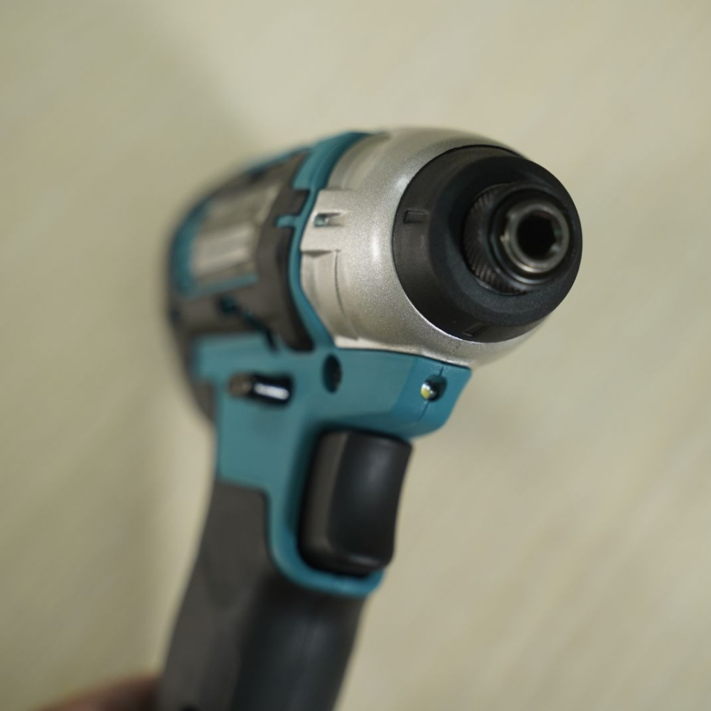 Máy vặn vít dùng pin 12V Max Makita TD110DSYE 4 TD110DSYE-4