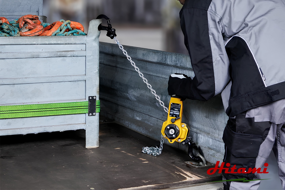 Hướng dẫn sử dụng pa lăng xích kéo tay đúng kỹ thuật 3 Bước 4: Móc và cố định tải trọng