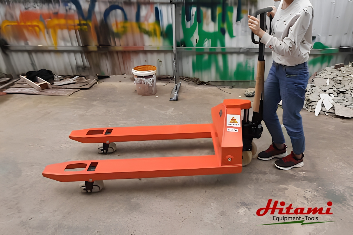 6 bước xử lý tình trạng xe nâng tay bơm không lên tại nhà 6 Hạn chế di chuyển trên địa hình xấu