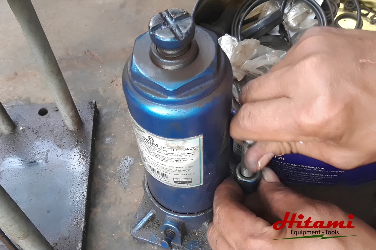 Giải mã nguyên lý hoạt động của con đội thủy lực 4 Có nguy cơ rò rỉ dầu