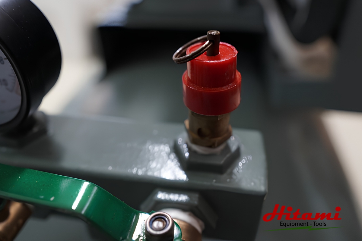 Quy trình vận hành máy nén khí Piston đảm bảo an toàn 2 Kiểm tra van an toàn
