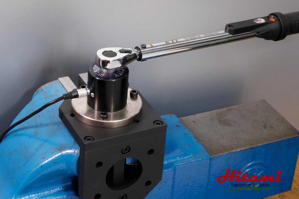 5 bước hiệu chuẩn cờ lê lực đơn giản tại nhà 3 Cố định cờ lê lực